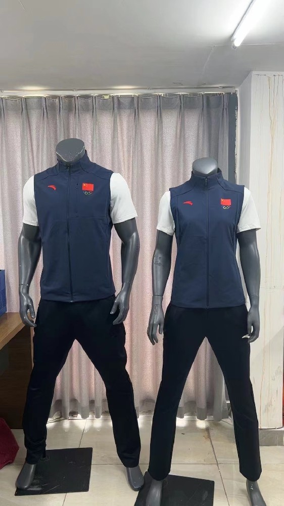 安踏馬甲贊助國(guó)家隊(duì)亞運(yùn)休閑運(yùn)動(dòng)馬甲462340758-1